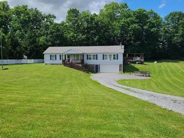 208 Fox Fire Dr, Russell, PA 16345