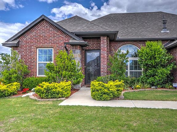 4th image of 3206 E Fairmont Pl