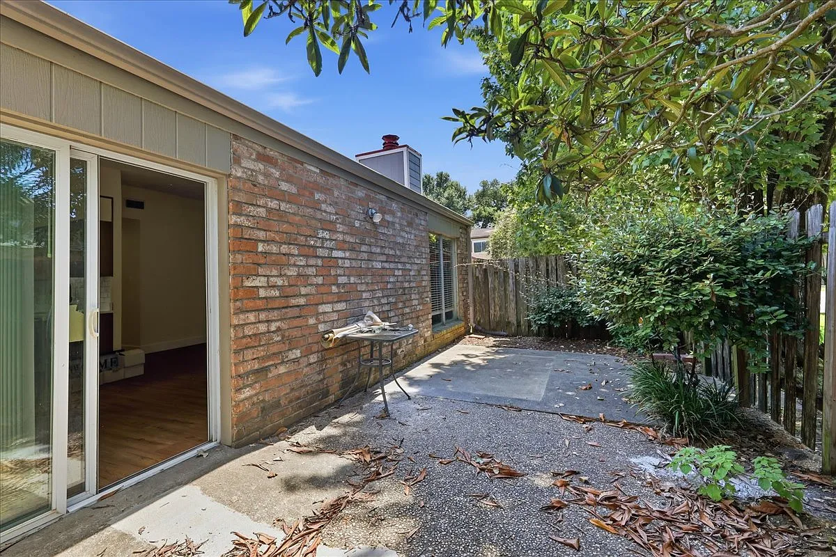 2 bed, 1079 sqft, $1,350 — Photo 3