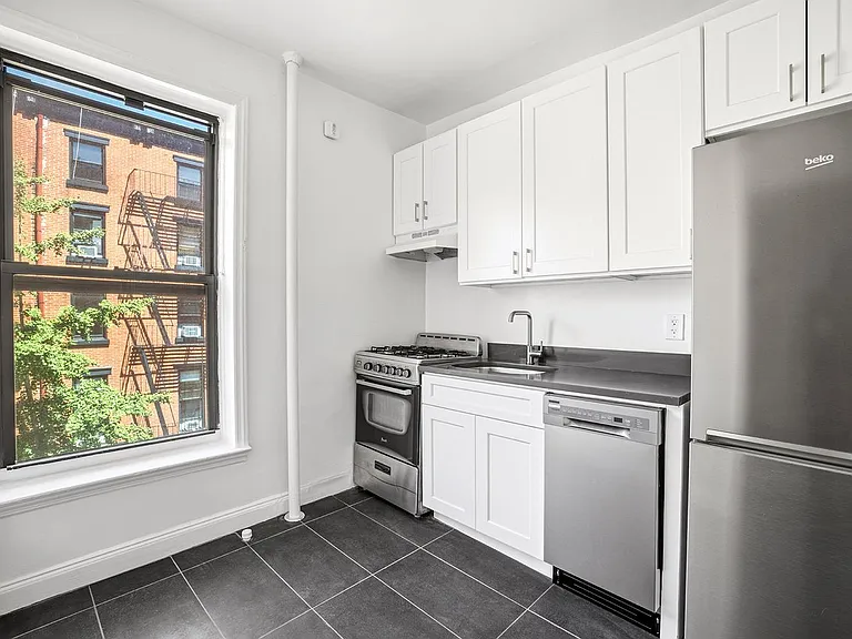 400 Bleecker St #3A — Photo 3