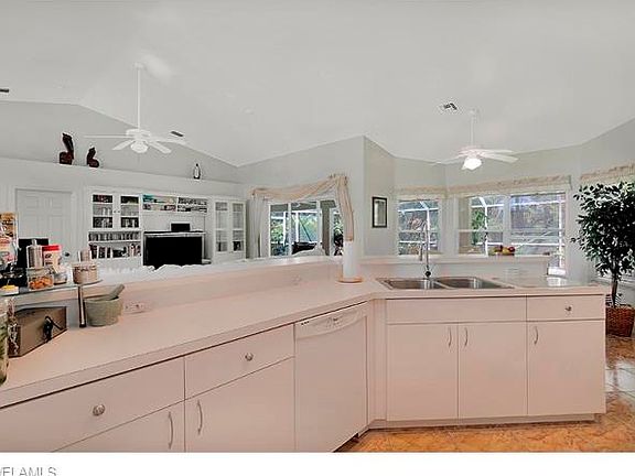 4th image of 5233 SW 19th Pl