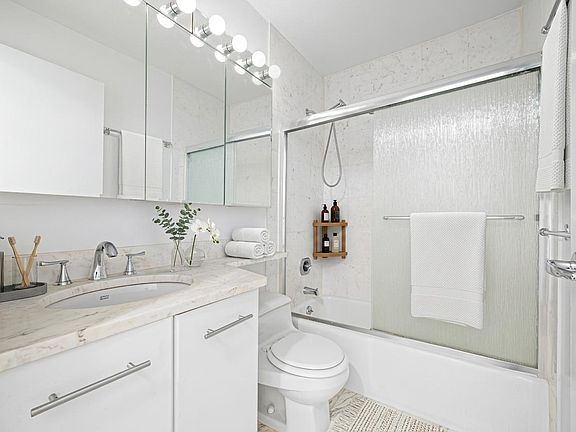 5th image of 2373 Broadway APT 609