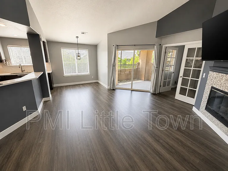 4464 Copeland Loop #204 — Photo 2