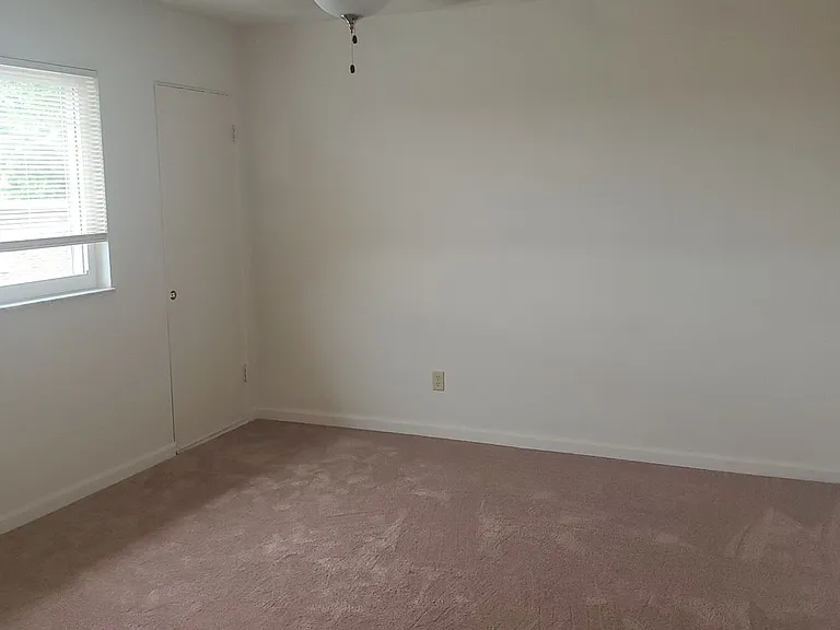 Yorktowne Apartments — Photo 25