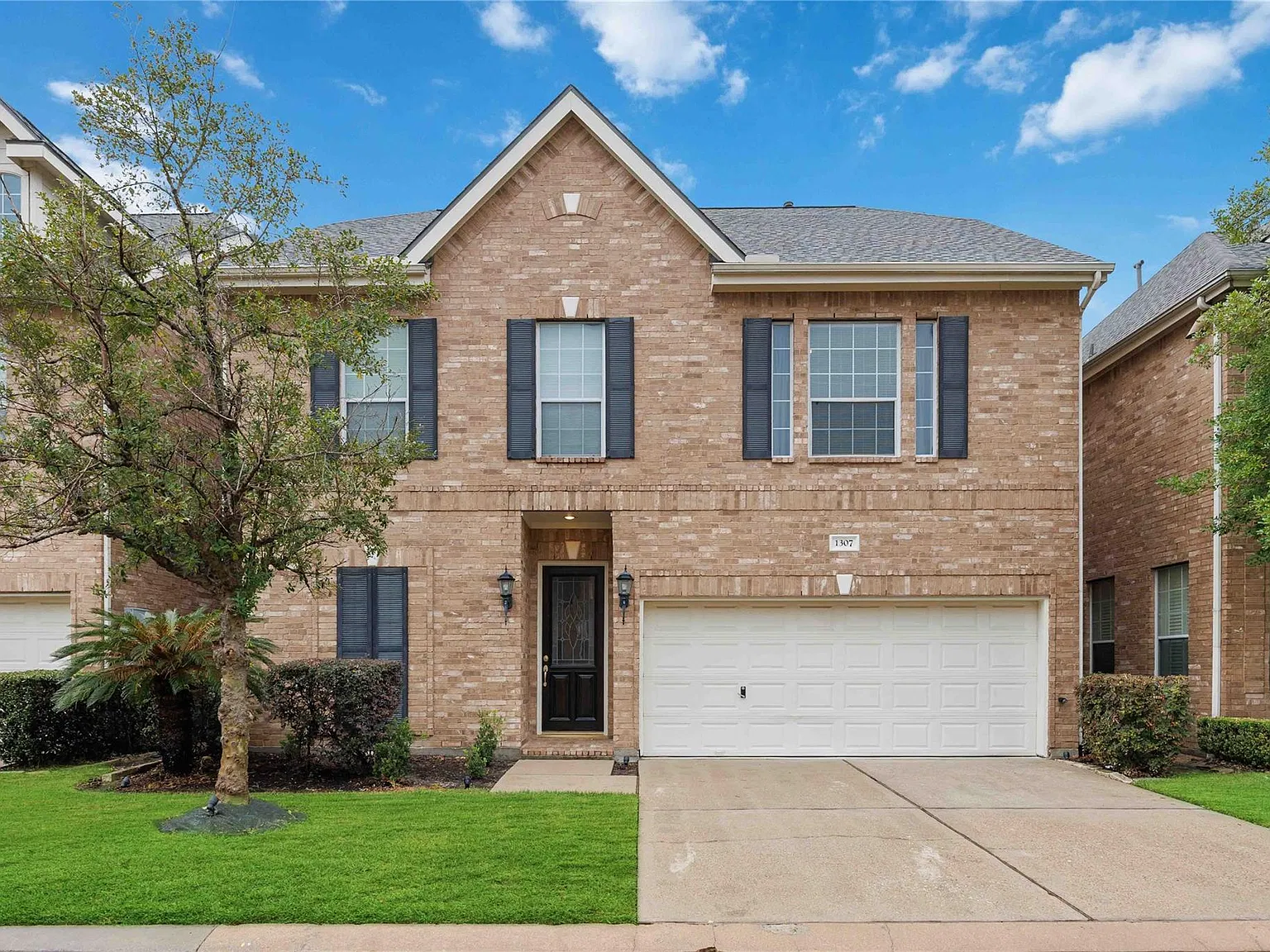 3 bed, 3.5 bath, 2869 sqft, $3,200 — Photo 1