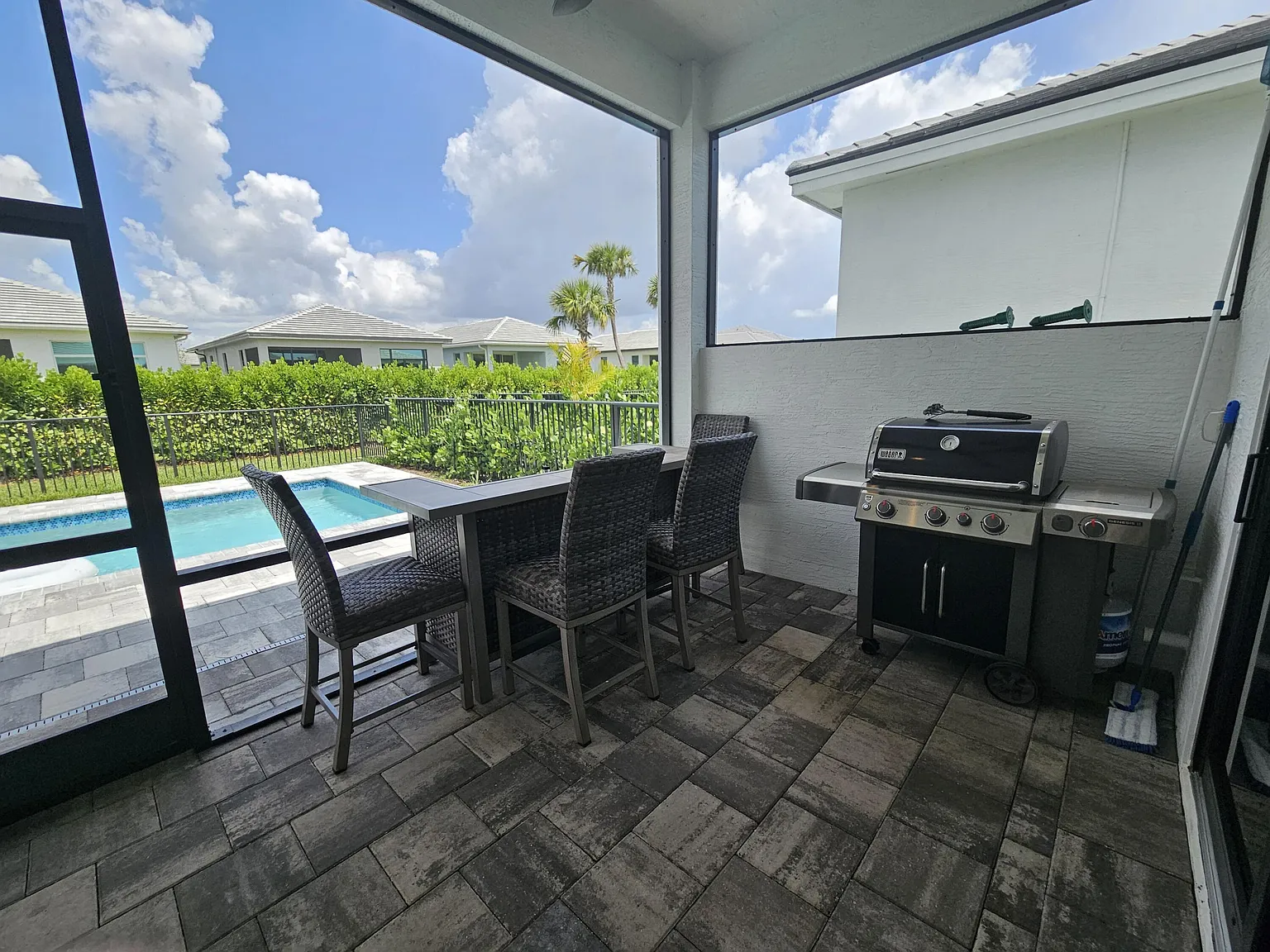 3 bed, 2.0 bath, 1723 sqft, $3,950 — Photo 3