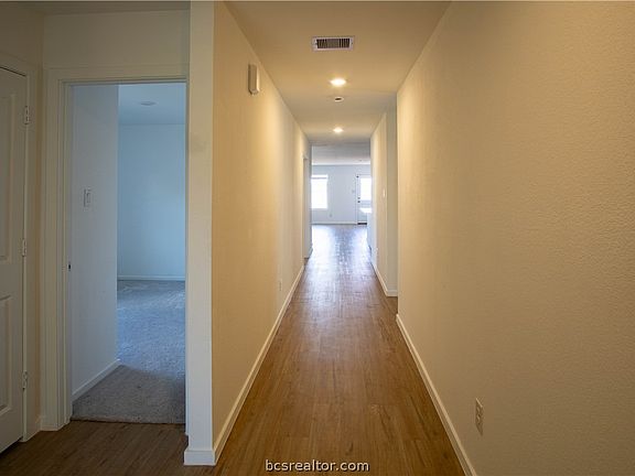3rd image of 8006 Greens Ln
