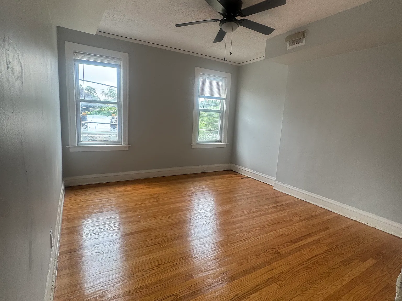 2 bed, 1500 sqft, $1,650 — Photo 2