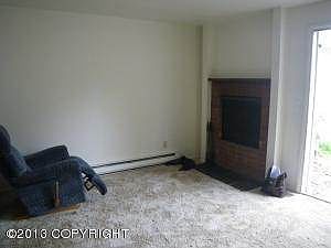 Sitting area off Kitchen w/fireplace