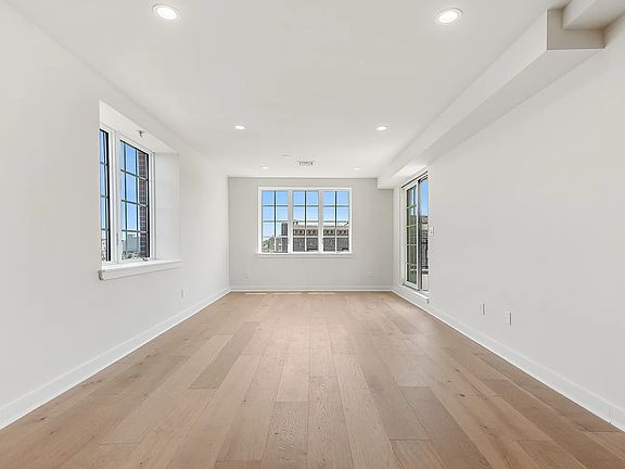 3rd image of 31-22 29th St #7