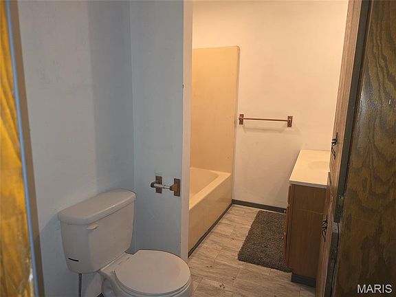 5th image of 106 McCormick St