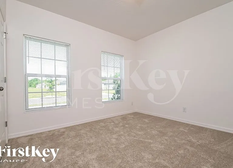 900 Avenal Ln — Photo 11