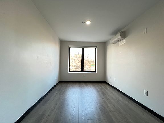 3rd image of 106 Sackett St #304