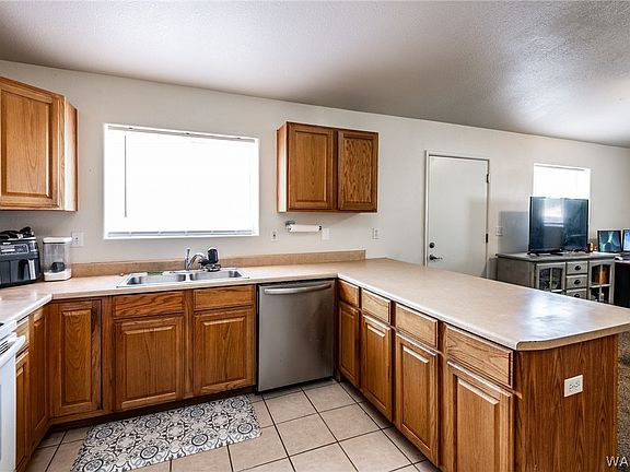 3rd image of 3392 N Yuma Street