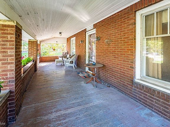 4th image of 145 Park Dr