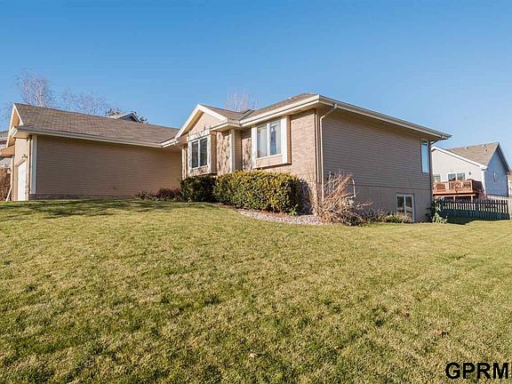 3rd image of 15352 Sherwood Cir