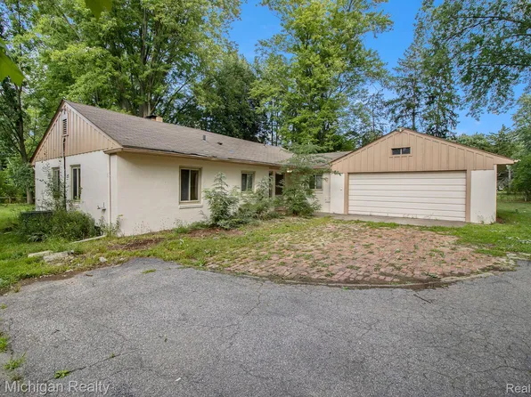 22470 Brookside Dr, Southfield, MI 48033