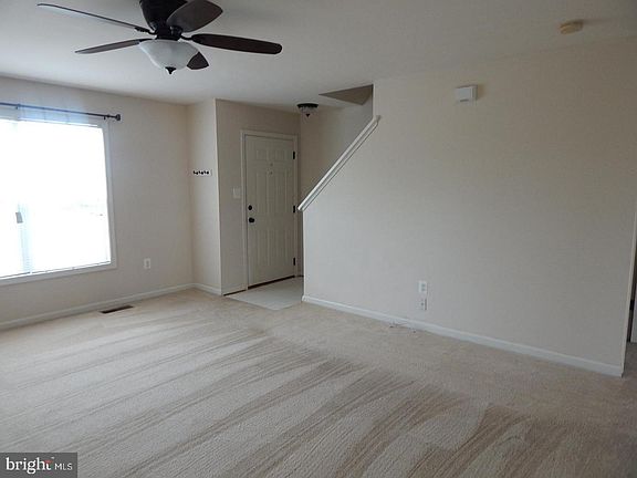 5th image of 633 Meadowbrook Dr #9