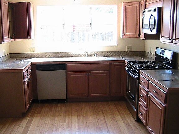 2nd image of 608 Antonio St