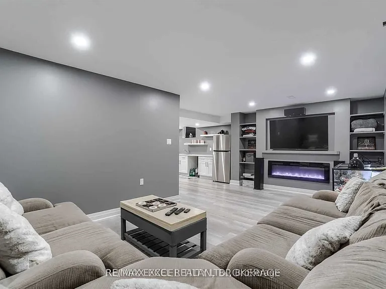 10 Pondmede Cres — Photo 18