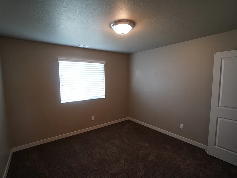 1095 W 2875 N — Photo 15