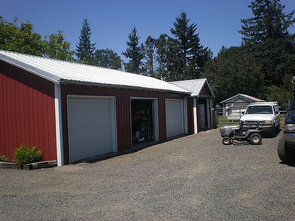 Four Bay Shop