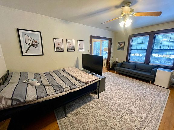 3rd image of 2636 N Oakland Ave APT 3