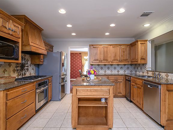 2nd image of 5910 Fern Ave