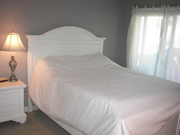 5th image of 610 The Vlg Unit 204