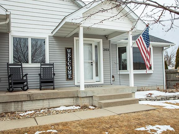 3rd image of 203 Heather Ave