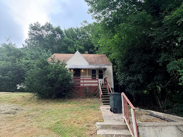 183 Laurel St — Photo 13