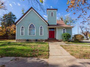 301 Santa Fe St, Halstead, KS 67056