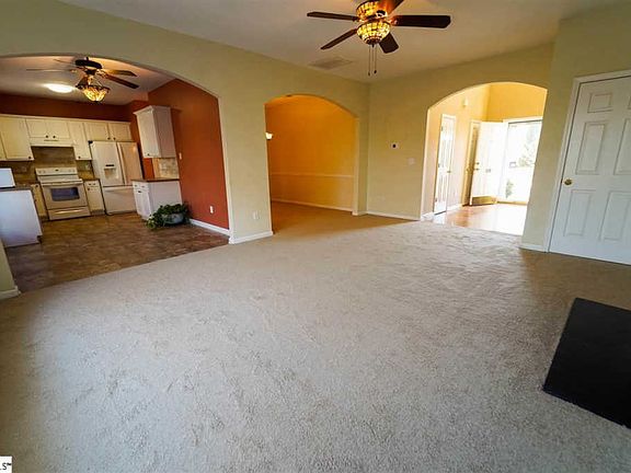 5th image of 110 Sawyer Dr