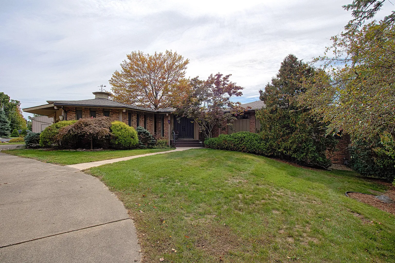 1116 Lakeside Dr S photo 1