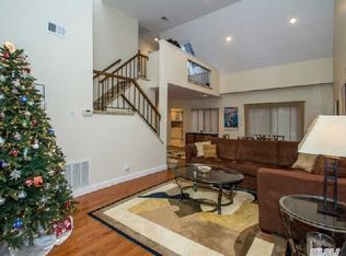 169 Southgate Cres, Massapequa Park, NY 11762