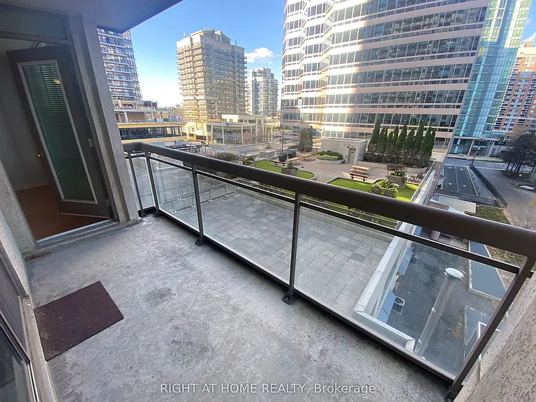 18 Parkview Ave #603 — Photo 18
