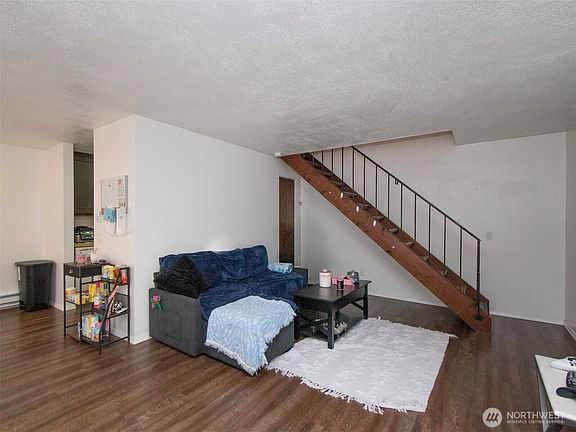 5th image of 813 E Second Street