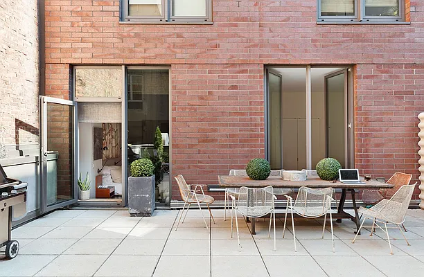 Sold by Compass | media 22