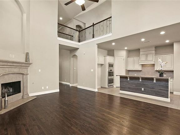 2nd image of 1605 Seminole Ln