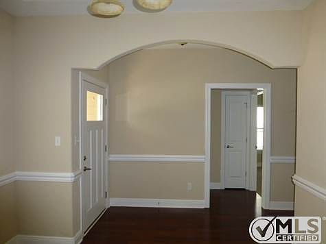 4th image of 2586 Halleck Ln #V
