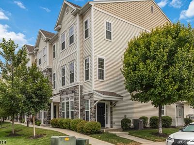 1 Iris Ln, Garfield, NJ, 07026