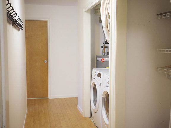 2nd image of 46 Hawthorne Circle