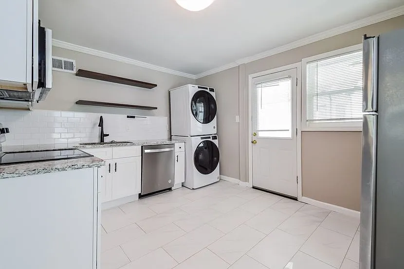 2 bed, 1.0 bath, 860 sqft, $1,595 — Photo 3