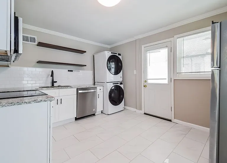 407 Angier Ave NE #202 — Photo 1
