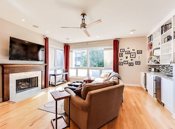 3rd image of 2862 W Lyndale St #2E