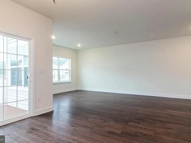 128 Golden Vale Dr — Photo 5