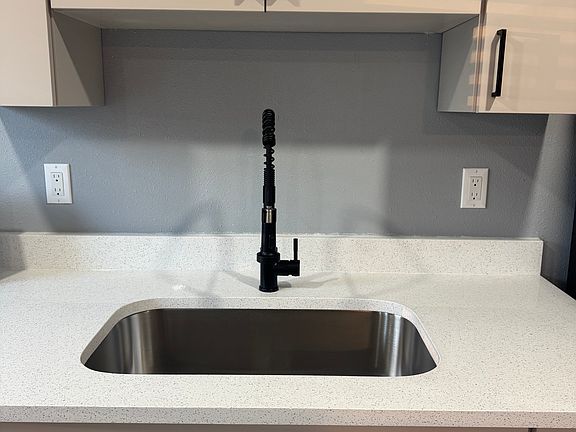 5th image of 8701 1/2 N Willow Ave