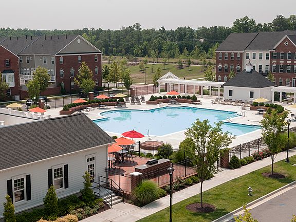 Club house w/ Pool