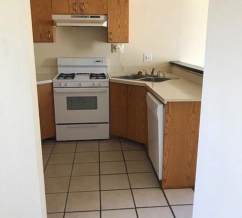 4th image of 711 S Victoria Ave APT 5