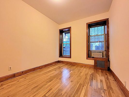 3rd image of 417 W 43rd St APT 5